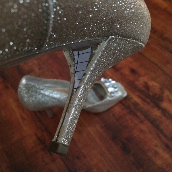 Guess Gold Sparkle Heels Size 8 - Picture 4 of 6